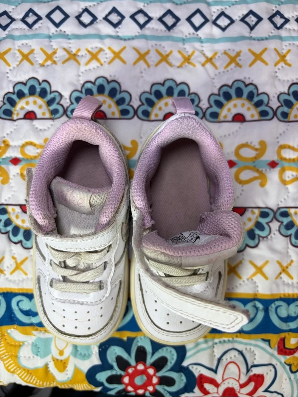 Nike Kids White and Pink Low-Top Sneakers